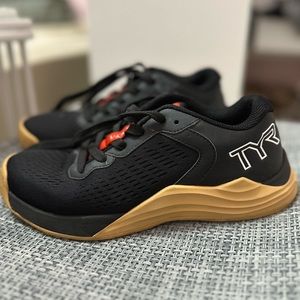 TYR Women's CXT-1 Trainer Size 6 in black